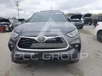 2020 Toyota Highlander photo