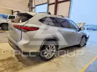 2020 Toyota Highlander photo