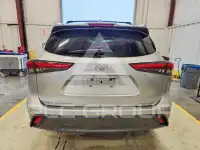 2020 Toyota Highlander photo