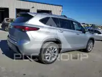 2020 Toyota Highlander photo