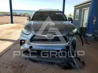 2020 Toyota Highlander photo