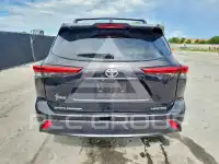 2020 Toyota Highlander photo