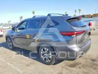 2020 Toyota Highlander photo