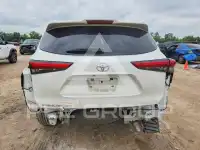 2020 Toyota Highlander photo