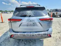 2020 Toyota Highlander photo
