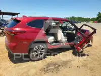 2020 Toyota Highlander photo