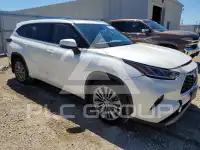 2020 Toyota Highlander photo
