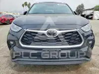 2020 Toyota Highlander photo