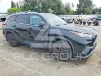 2020 Toyota Highlander photo