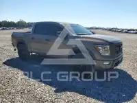 2021 Nissan TITAN фото