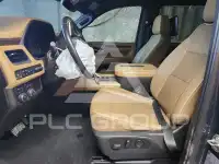 2021 Chevrolet Suburan photo