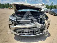 2021 Chevrolet Suburan photo