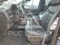 2021 Chevrolet Suburan photo