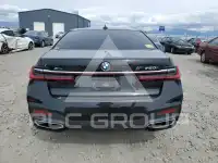 2021 BMW 750 photo