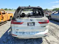 2021 BMW X7 фото