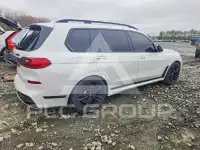 2021 BMW X7 фото