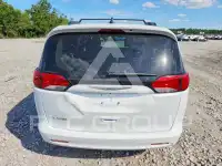 2021 Chrysler Pacifica photo