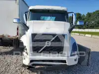 2021 Volvo VNR фото