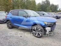2021 Volvo XC40 photo