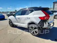 2021 Volvo XC40 фото