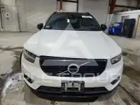 2021 Volvo XC40 фото