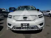 2021 Volvo XC40 фото