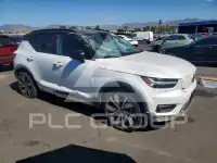 2021 Volvo XC40 фото