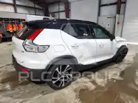 2021 Volvo XC40 фото