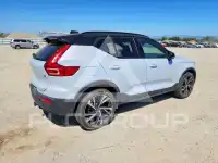 2021 Volvo XC40 photo