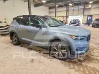 2021 Volvo XC40 фото