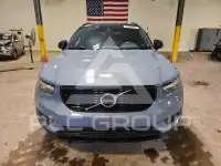 2021 Volvo XC40 фото