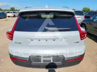 2021 Volvo XC40 фото