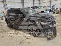 2021 Volvo XC40 фото