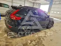 2021 Volvo XC40 фото