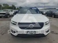 2021 Volvo XC40 фото