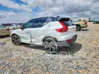 2021 Volvo XC40 фото