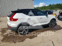 2021 Volvo XC40 фото
