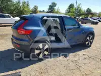 2021 Volvo XC40 фото