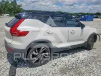 2021 Volvo XC40 фото