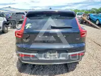 2021 Volvo XC40 фото