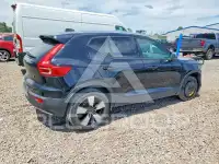 2021 Volvo XC40 фото