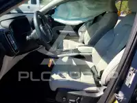 2021 Volvo XC40 фото
