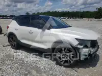 2021 Volvo XC40 фото