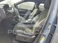 2021 Volvo XC40 фото