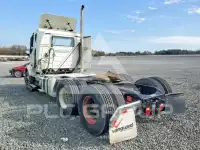 2021 Volvo VNR фото