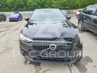 2021 Volvo XC60 фото