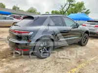 2021 Porsche MACAN photo