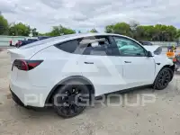 2021 Tesla Model Y фото