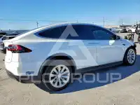 2021 Tesla Model X фото