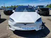 2021 Tesla Model X фото